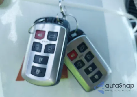 2014 Toyota Sienna Xle V6 8 Passenger z USA, uszkodzony, nr VIN 5TDYK3DC8ES505873